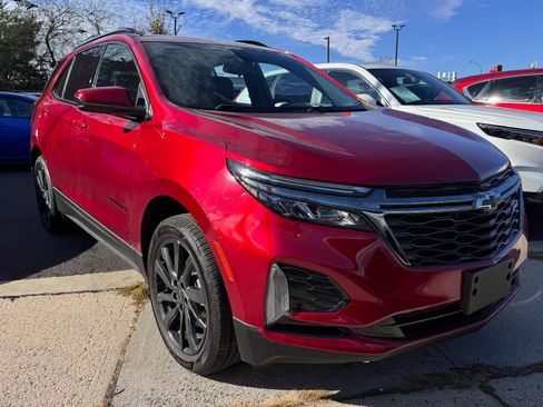 Used 2023 Chevrolet Equinox RS image 3