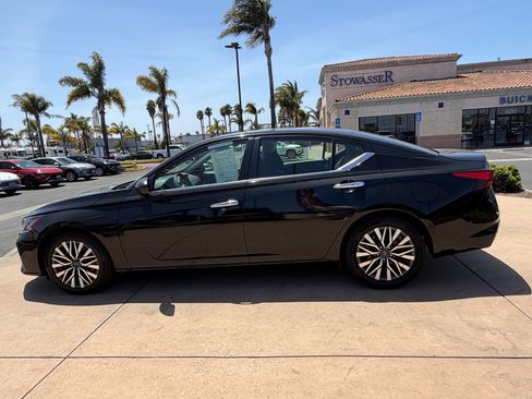 Used 2024 Nissan Altima 2.5 SV FWD image 6