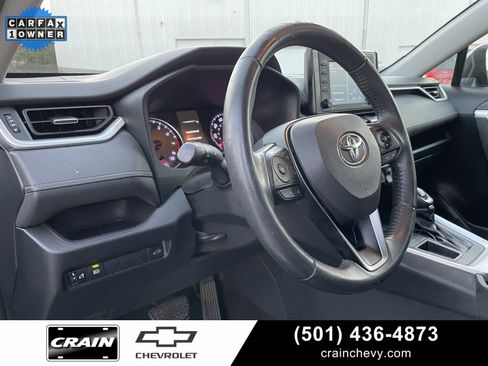 Used 2021 Toyota RAV4 XLE Premium image 10