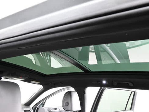 Used 2021 Volkswagen Tiguan SE R-Line image 5