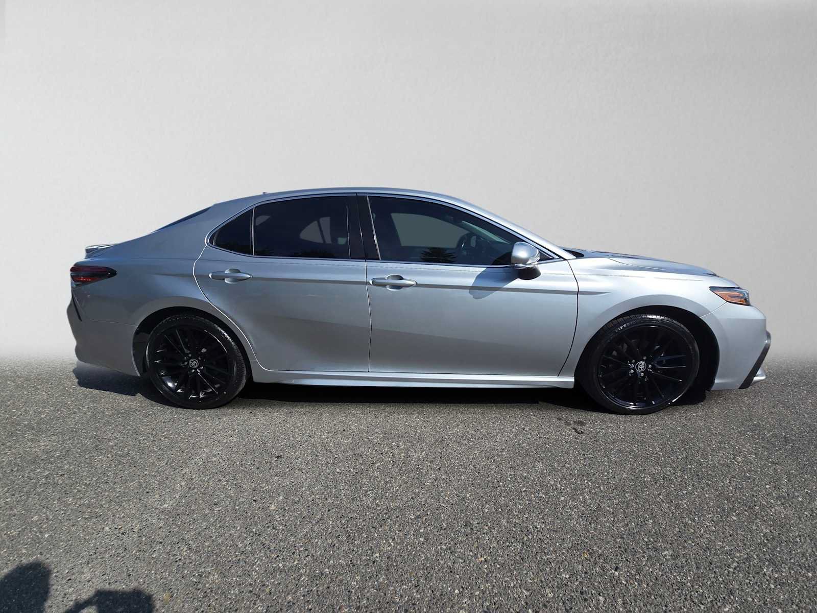 Used 2021 Toyota Camry XSE FWD image 2