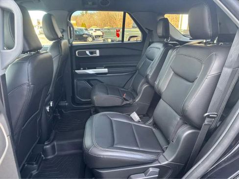 Used 2022 Ford Explorer XLT w/ Equipment Group 202A image 22