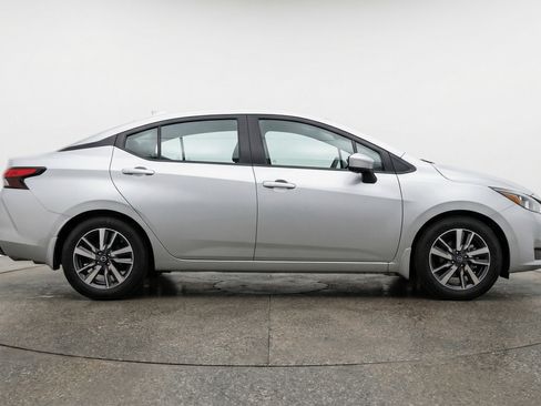 Used 2025 Nissan Versa SV FWD image 11