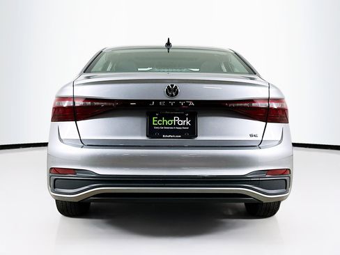 Used 2025 Volkswagen Jetta SE image 7