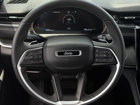 Used 2023 Jeep Grand Cherokee Altitude image 13