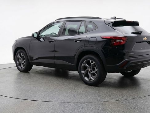 Used 2025 Chevrolet Trax LT FWD image 6