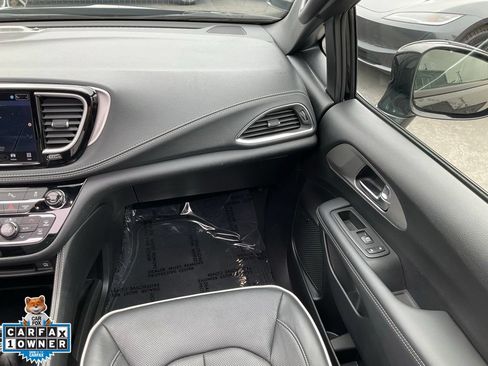 Used 2023 Chrysler Pacifica Limited w/ Uconnect Theater Family Group FWD image 66