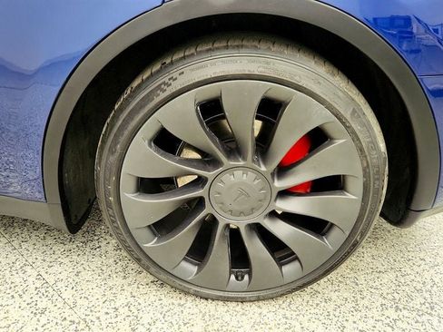 Used 2022 Tesla Model Y Performance image 9
