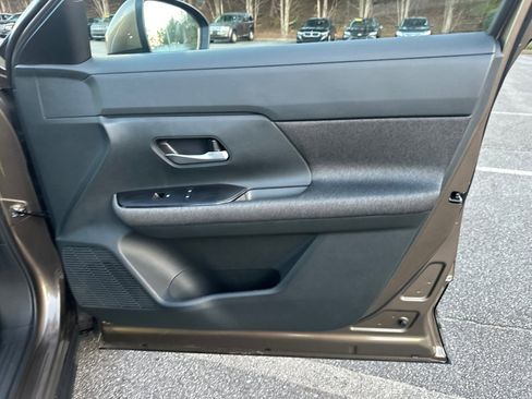 Certified 2025 Nissan Kicks SV image 14