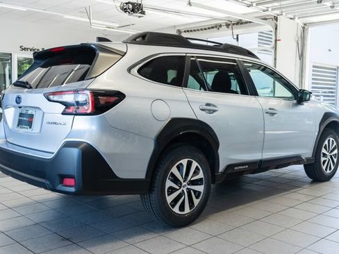 Used 2023 Subaru Outback Premium AWD/4WD image 6