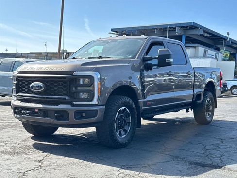 Used 2023 Ford F350 Lariat w/ Lariat Ultimate Package AWD/4WD image 4