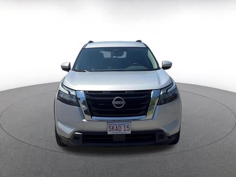 Used 2025 Nissan Pathfinder SV FWD image 3