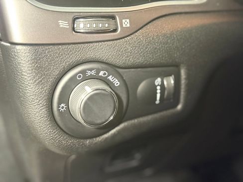 Used 2020 Jeep Cherokee Latitude AWD/4WD image 21