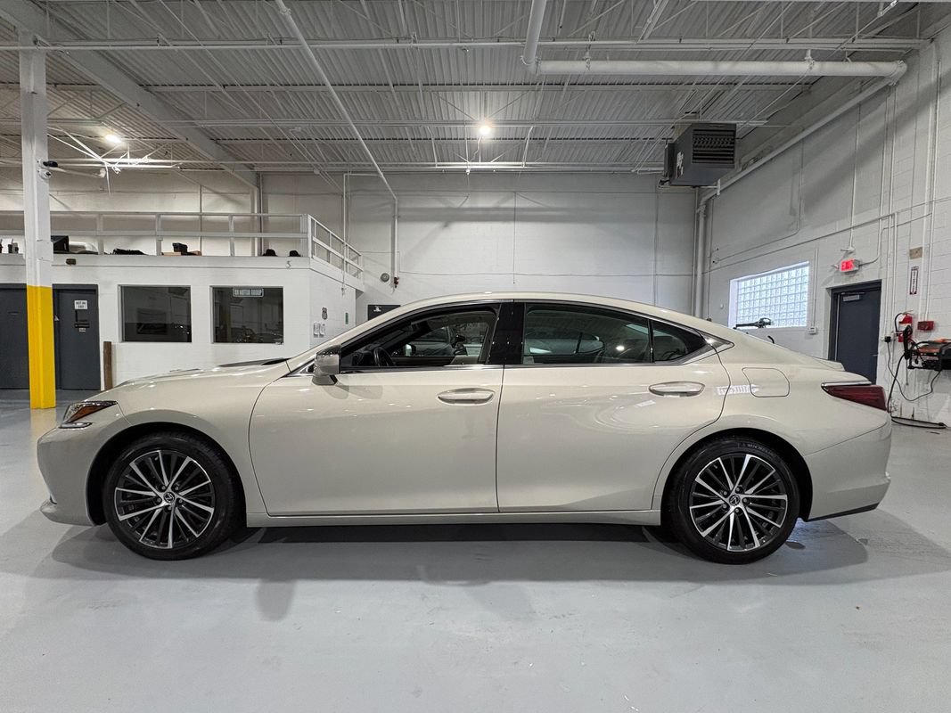 Used 2023 Lexus ES 350 w/ Premium Package FWD image 4