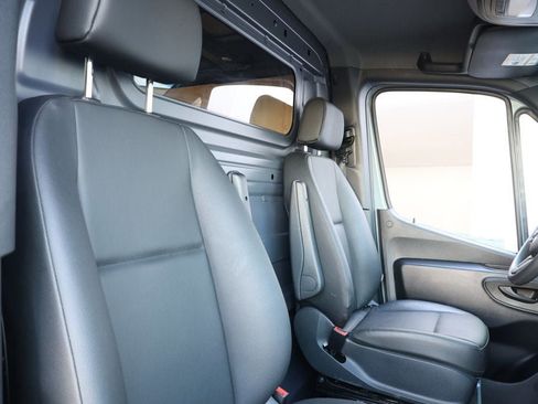 Used 2024 Mercedes-Benz Sprinter 2500 image 30