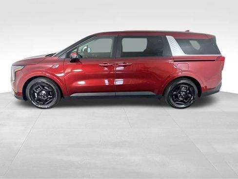 Used 2025 Kia Carnival FWD image 10