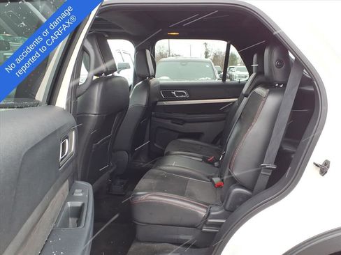 Used 2018 Ford Explorer XLT w/ XLT Appearance Package image 12