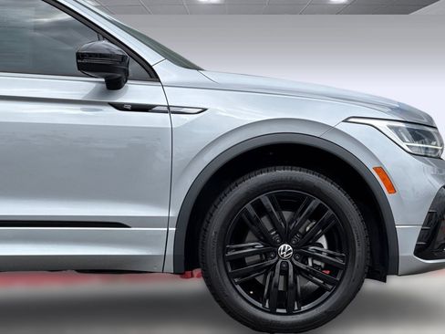 Used 2022 Volkswagen Tiguan SE R-Line AWD/4WD image 34