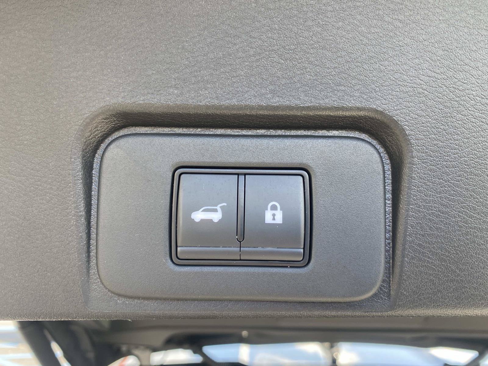 Used 2025 Nissan Rogue SV FWD image 7