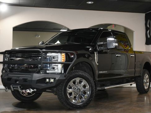 Used 2019 Ford F250 Lariat w/ Lariat Ultimate Package image 4