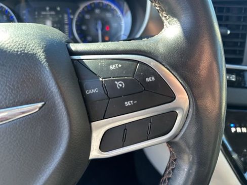 Used 2020 Chrysler Pacifica Touring-L image 29