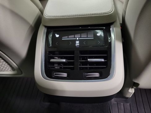 Used 2017 Volvo XC90 T6 Momentum w/ Vision Package AWD/4WD image 30