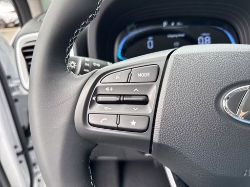 Certified 2025 Hyundai Venue Limited image 26