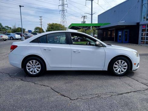 Used 2011 Chevrolet Cruze LS w/ Connectivity Package image 4