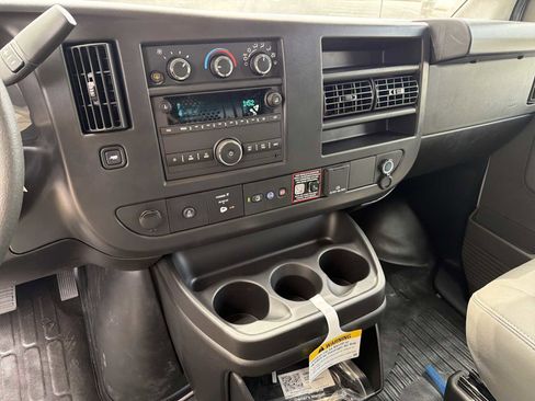 New 2025 GMC Savana 2500 w/ Driver Convenience Package RWD image 28