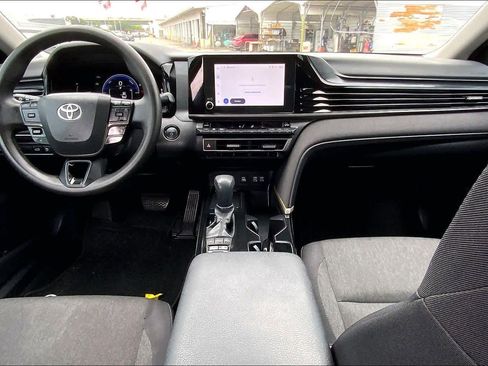Used 2025 Toyota Camry LE w/ Convenience Package image 13