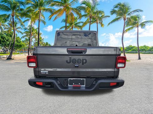 New 2025 Jeep Gladiator High Tide image 9