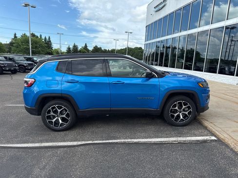 Used 2025 Jeep Compass Limited AWD/4WD image 4