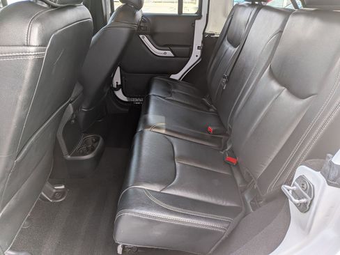 Used 2017 Jeep Wrangler Unlimited Sahara w/ Connectivity Group image 22