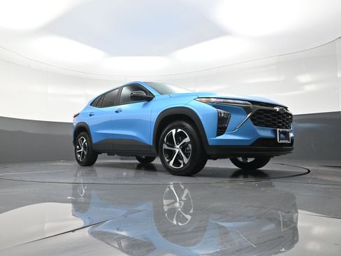 Used 2025 Chevrolet Trax RS image 9