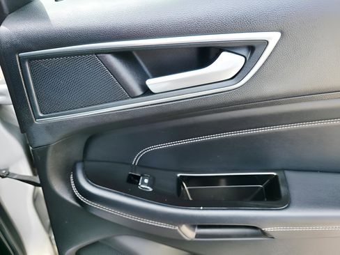 Used 2018 Ford Edge Titanium w/ Equipment Group 301A AWD/4WD image 17