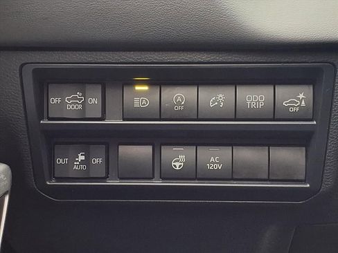 Used 2023 Toyota Tundra Platinum image 27