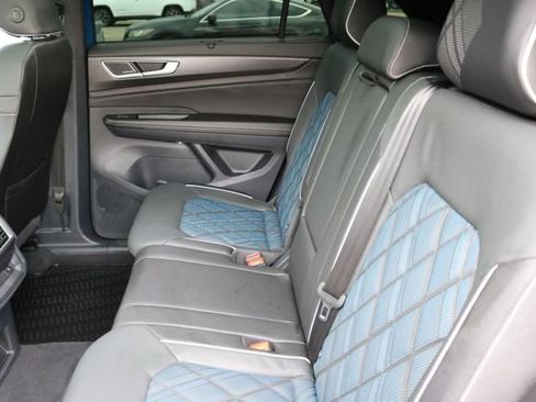 Used 2025 Volkswagen Atlas Cross Sport SEL Premium R-Line image 14