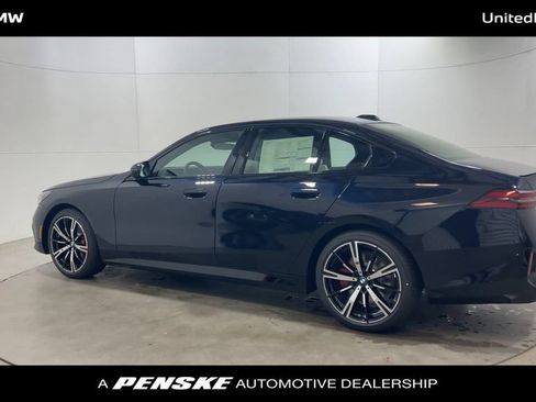Used 2026 BMW 530i w/ M Sport Package RWD image 6