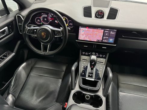Used 2019 Porsche Cayenne Sport Utility 4D image 31