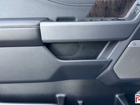 Used 2024 Ford F350 Lariat image 12