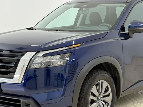 Used 2025 Nissan Pathfinder SV AWD/4WD image 12