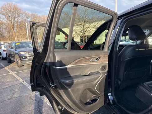 Certified 2022 Jeep Grand Cherokee Limited image 34