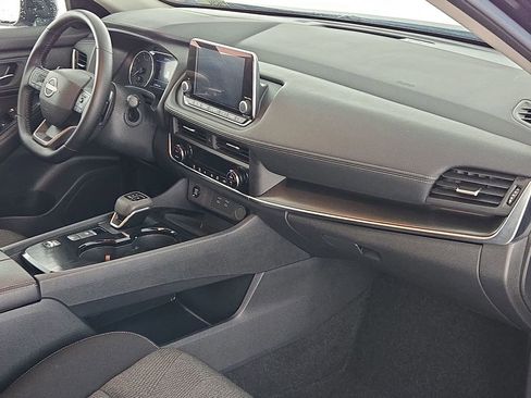 Used 2025 Nissan Rogue SV image 34