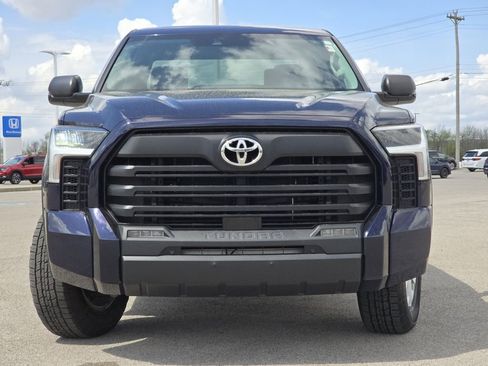 Used 2022 Toyota Tundra SR5 w/ SR5 Convenience Package AWD/4WD image 12