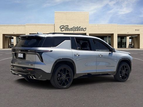 Used 2025 Chevrolet Traverse RS FWD image 5