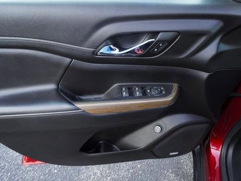 Used 2023 GMC Acadia SLE w/ Driver Convenience Package image 11