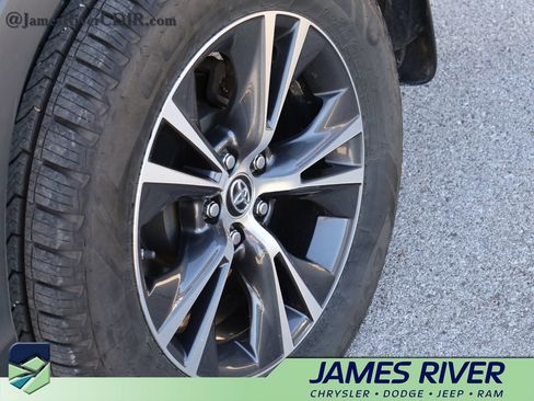Used 2019 Toyota Highlander Plus AWD/4WD image 37