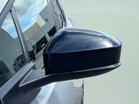 Used 2025 Toyota Prius XLE FWD image 26