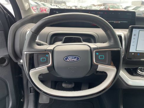 Used 2025 Ford Expedition Platinum w/ Driver's Package AWD/4WD image 27