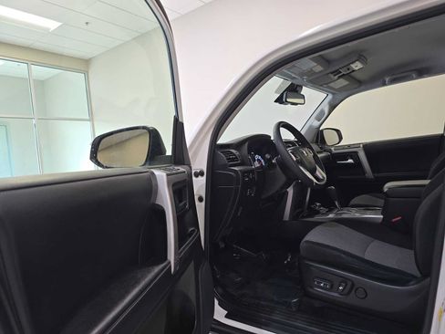 Certified 2022 Toyota 4Runner SR5 AWD/4WD image 21